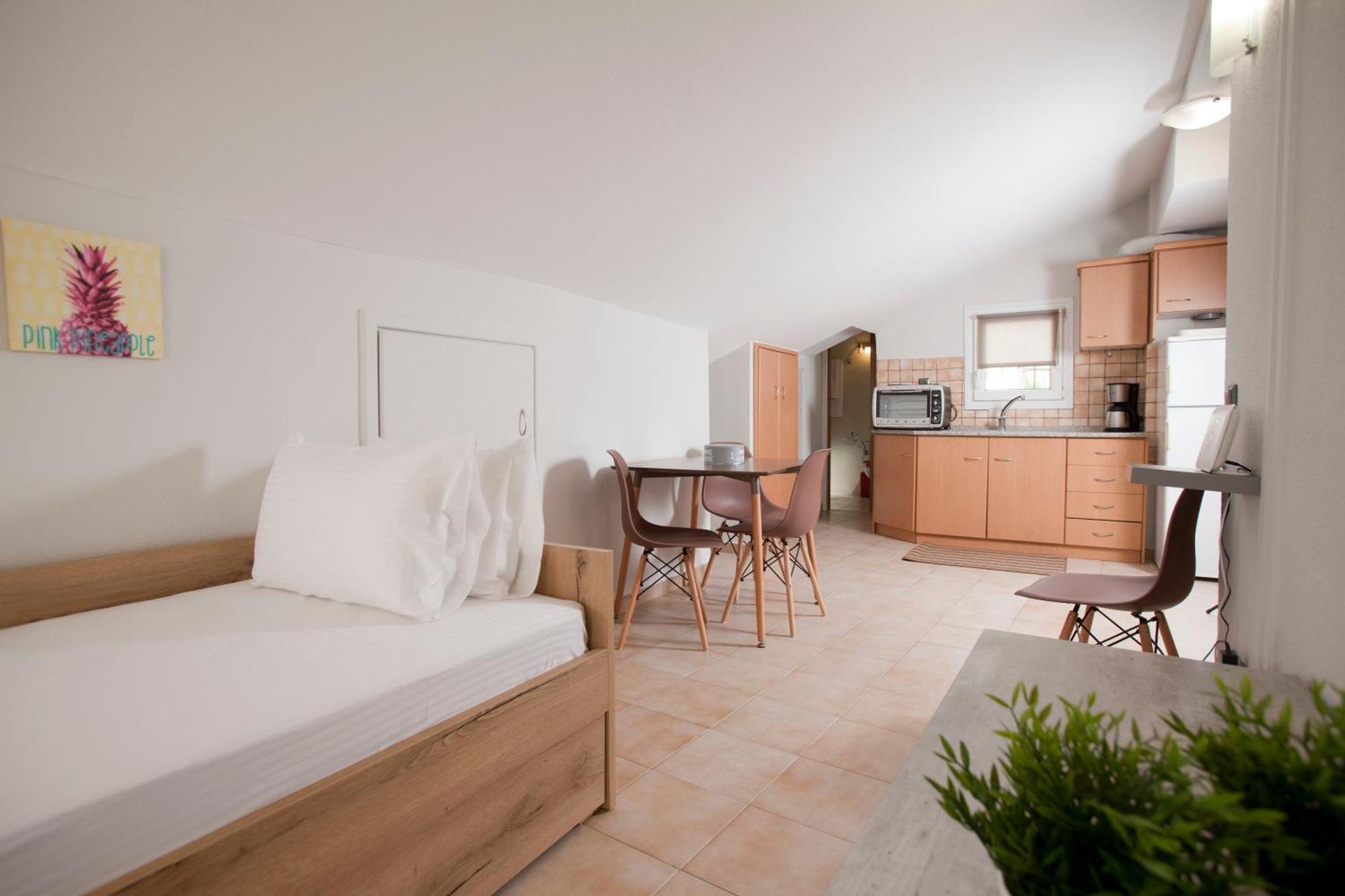 Seven Heaven Premium Suites Thessaloniki Exterior photo