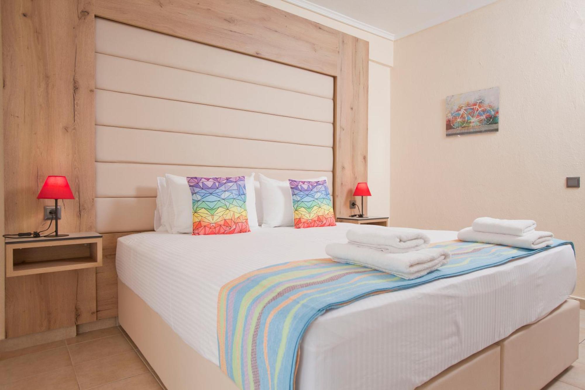 Seven Heaven Premium Suites Thessaloniki Exterior photo